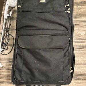 Black Rolling Travel Bag with Wheels and Retractable Handle